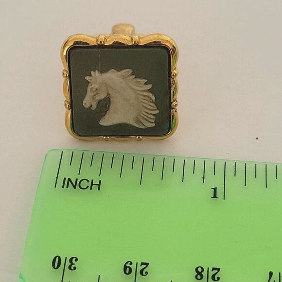 Wedgwood Jasperwear Cufflinks Set Gold Green Tone Horse Head England Square - Picture 7 of 7